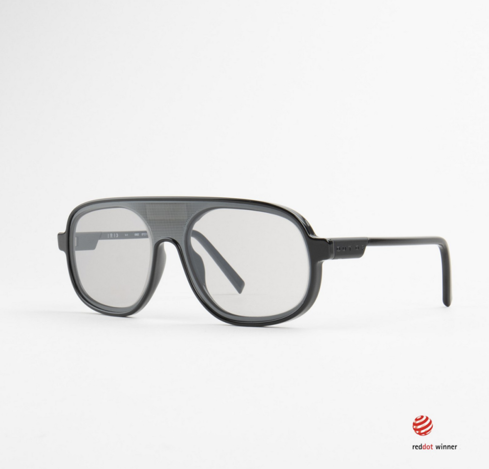 out of v-1  glossy black / black